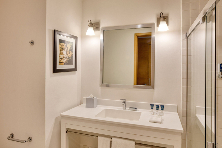 Bathroom 5, Four Points by Sheraton Cancun Centro, Benito Juárez