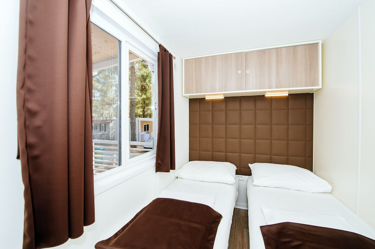 Bedroom 2, ZATON HOLIDAY RESORT MOBILE HOMES, Nin