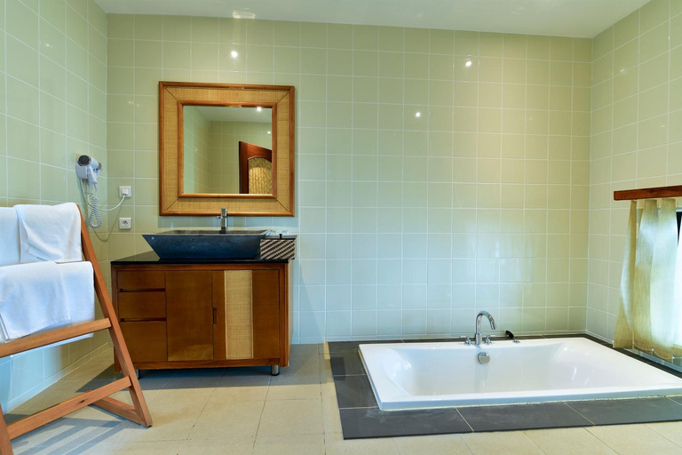Bathroom 5, Paradis d'Ouvea, Ouvéa
