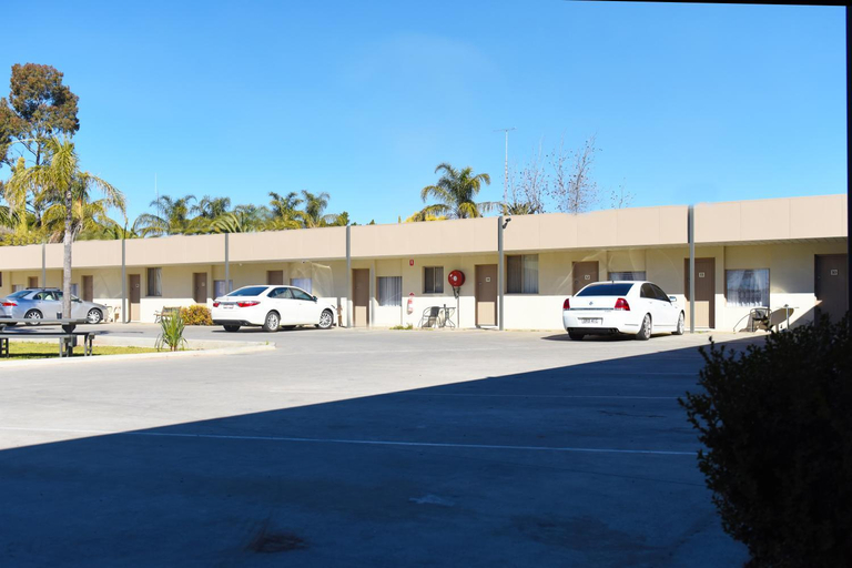 Public Area 5, Mia Motel, Griffith