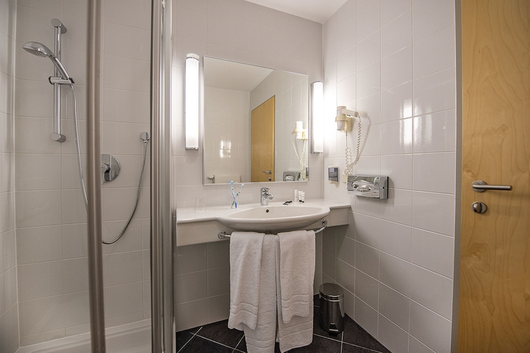 Bathroom 3, Heinhotel Vienna Airport, Wien Umgebung