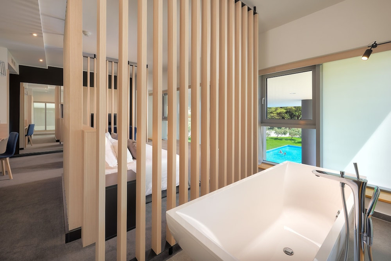 Bathroom 4, HOTEL SALONA PALACE, Blaca