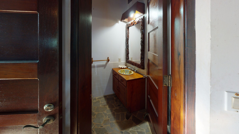 Bathroom 3, Mango Creek Resort, José Santos Guardiola