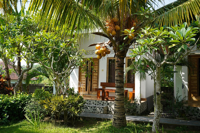 Exterior 8