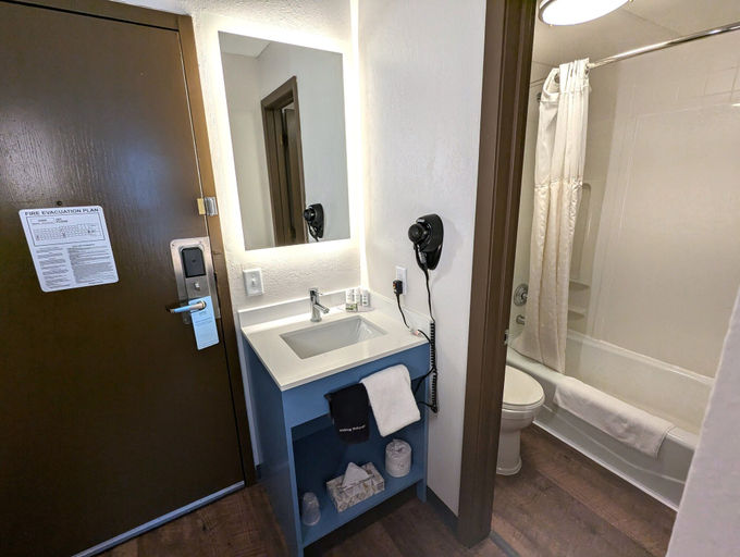 Bathroom 4, AmericInn by Wyndham Baxter Brainerd, Crow Wing