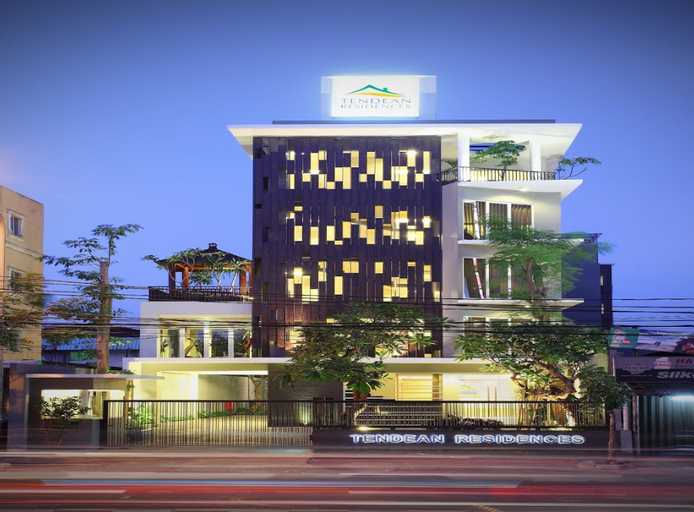 Exterior & Views 21