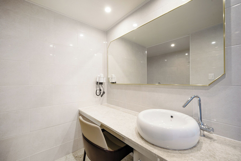 Bathroom 4, H AVENUE HOTEL in Gyeongju, Gyeongju