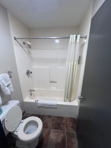 Bathroom 3, Country Nights Inn, Adams
