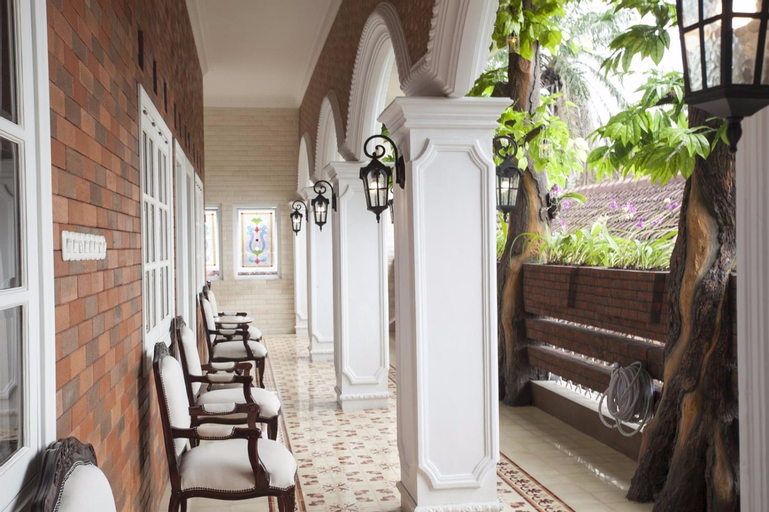 Others 4, Huis Van Gustafine Floor 2, Malang