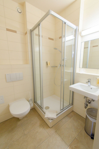 Bathroom 4, JUFA Hotel Graz City, Graz