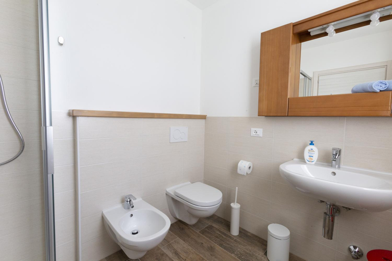 Bathroom 2, lioelara, Belluno