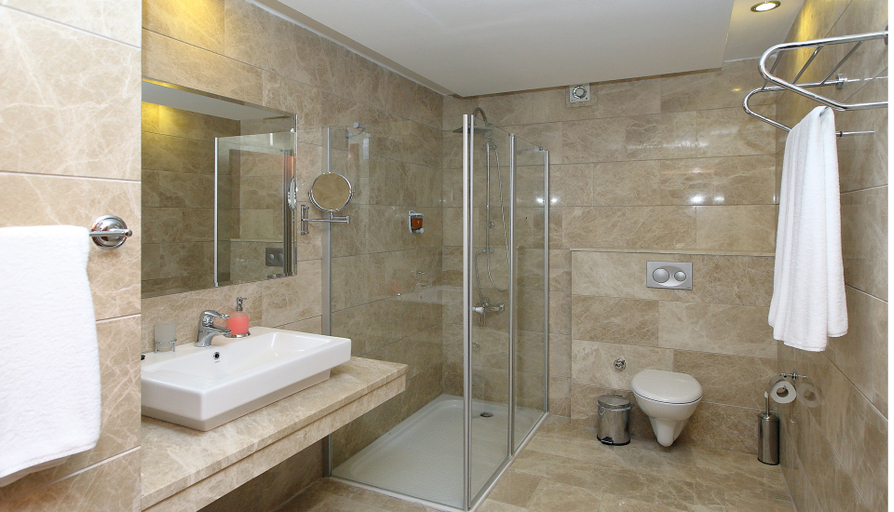 Bathroom 5, Julian Club Hotel, Marmaris