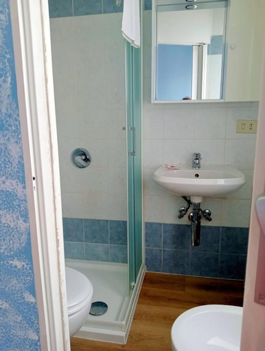 Bedroom 3, Albergo Belvedere, Savona