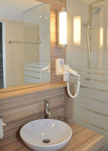 Bathroom 5, Leonardo Hotel Vienna Hauptbahnhof, Wien