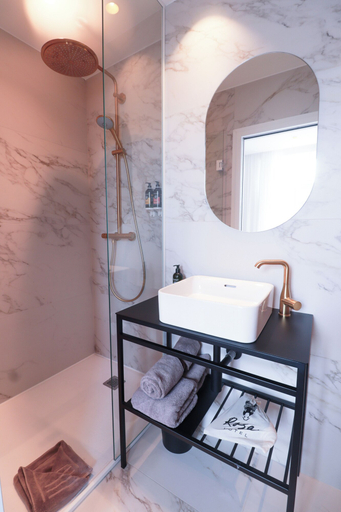 Bathroom 4, Rosa Hotel, Nord