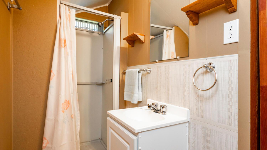 Bathroom 3, Bel Air Cottages and Motel, Bruce