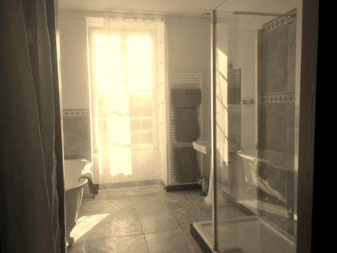 Others 5, Chateau Ville Voisin, Morbihan