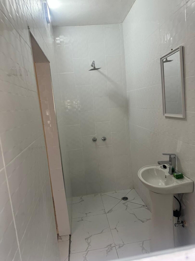 Bathroom 4, Verdi Lodge, Lusaka