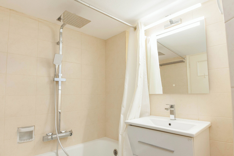 Bathroom 3, Modern Comfort 1Bd Apt with Balcony, Attica