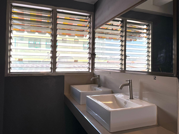 Bathroom 10