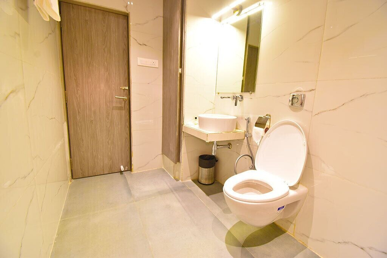 Bathroom 4, La DHALIA By Glitz Hotels, Thane