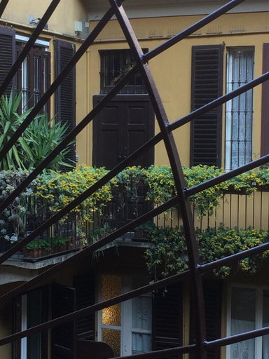 Others 4, A casa di Beatrice, Milano