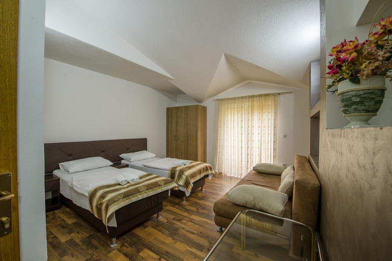 Bedroom 3, Hotel Flowers, Herzegovina-Neretva