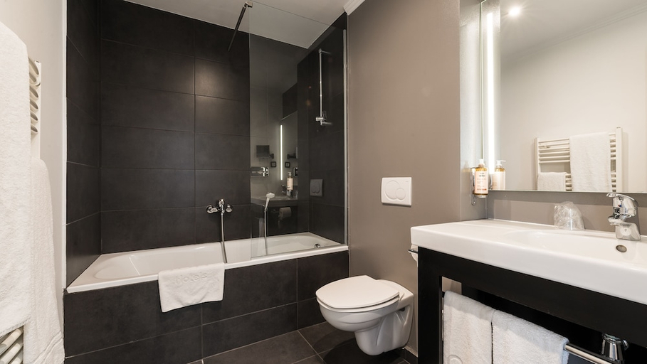 Bathroom 3, The Augustin, Bruxelles