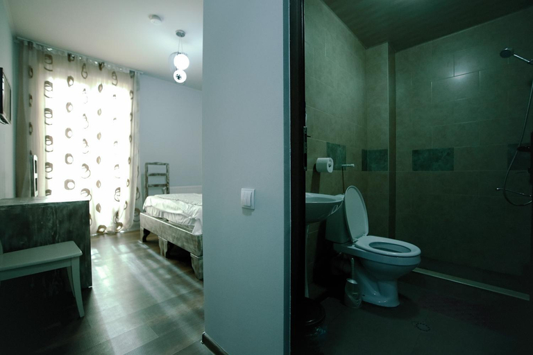Bathroom 3, Hotel Kutaisi Globus, Kutaisi