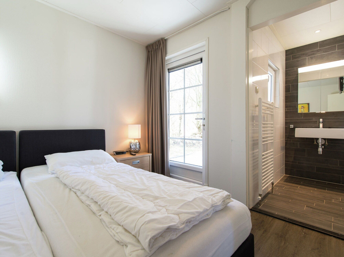Room, Thatched Holiday Home With two Bathrooms Near the Sea, Ameland