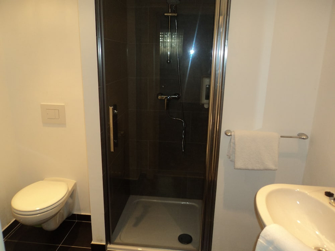 Bathroom 5, Hotel Albergo, Bruxelles