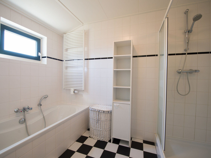 Bathroom, Well-kept Bungalow With Dishwasher Near the Beach, Ameland