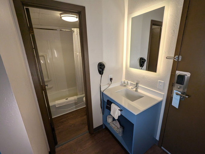 Bathroom 4, AmericInn by Wyndham Baxter Brainerd, Crow Wing