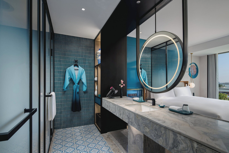 Bathroom 18