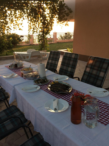 Food & Drinks, Apartments Rakuljic, Podstrana