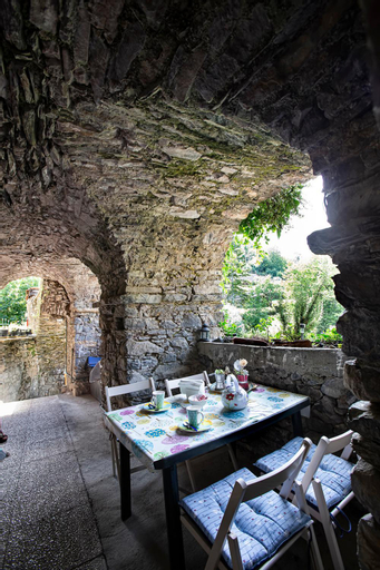 Food & Drinks, Caste Style near Cinque Terre, La Spezia