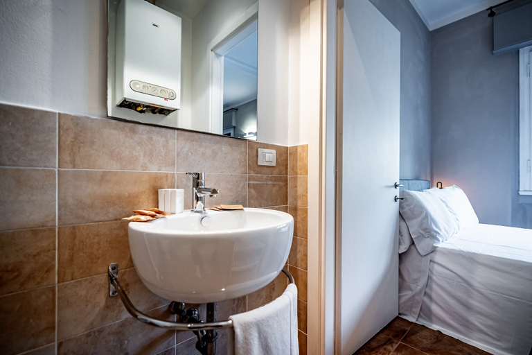 Bathroom 4, YiD luxury studio, Florence