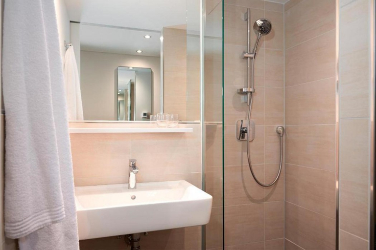 Bathroom 3, Leonardo Hotel Vienna City West, Wien