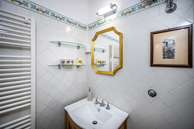 Bathroom 4, YiD Masaccio, Florence