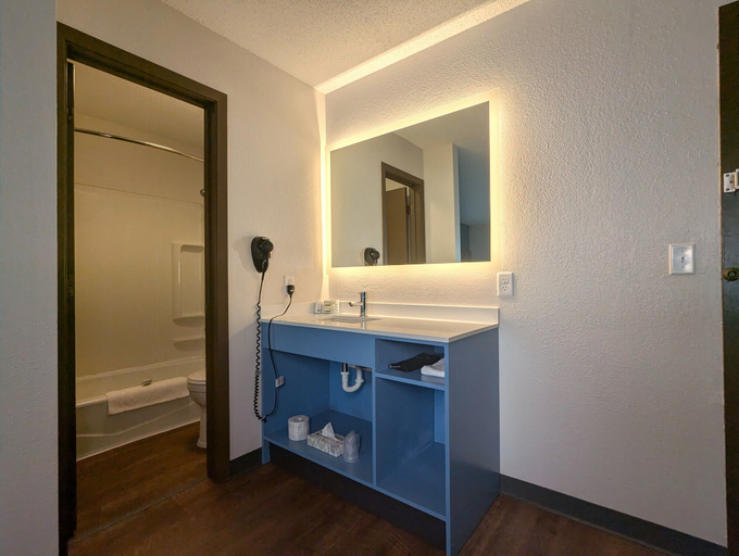 Bathroom 4, AmericInn by Wyndham Baxter Brainerd, Crow Wing