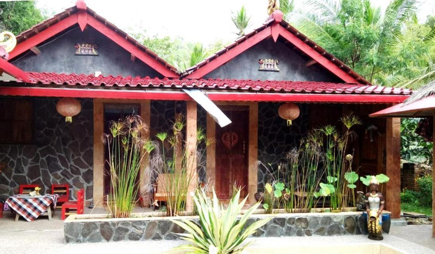 Villa Rikna, Pacitan