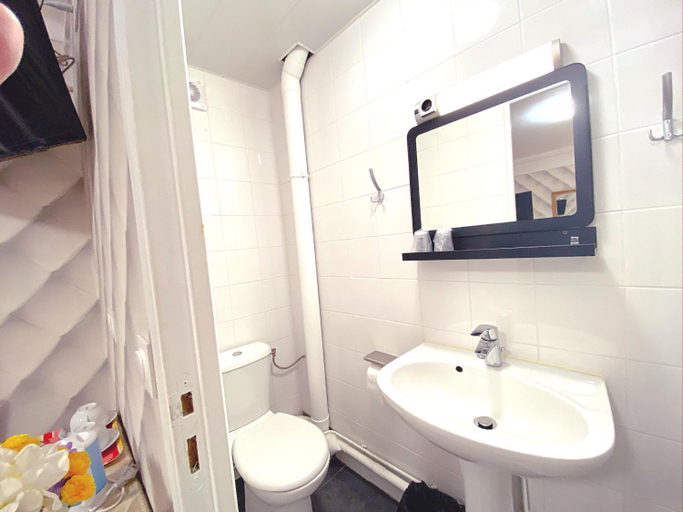 Bathroom 3, Hotel Aviatic, Paris