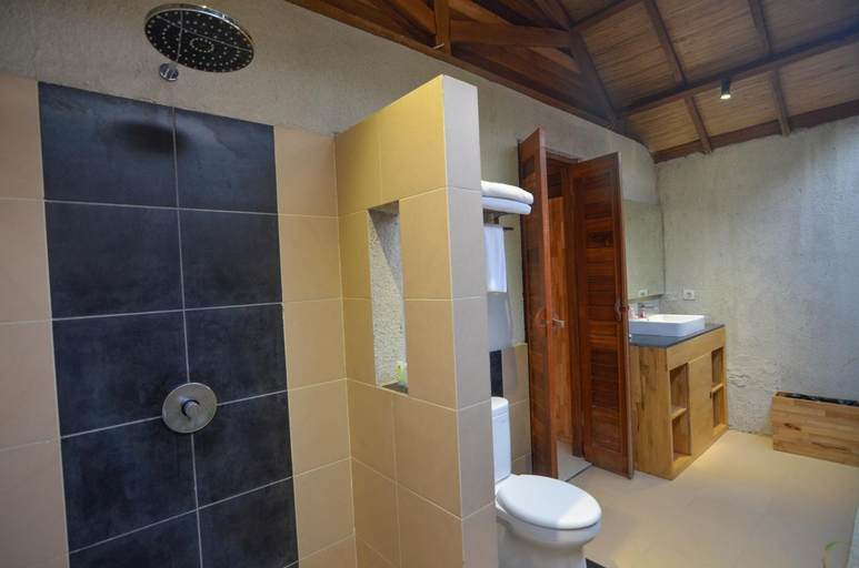 Bathroom 5, Gili Air Lagoon Resort By Waringin Hopitality, Lombok