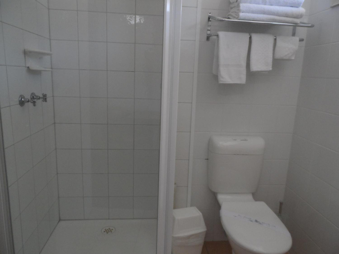 Bathroom 3, Eastern Sands City Centre, Geelong