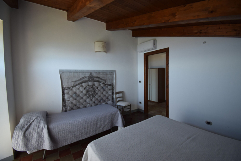 Bedroom 4, Villa Roccella Ionica with Sea View, Reggio Di Calabria