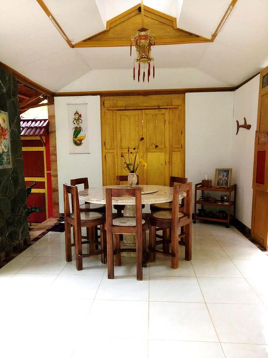 Others 4, Villa Rikna, Pacitan