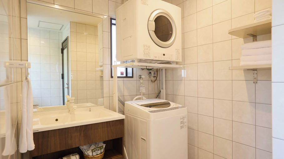 Bathroom 3, RERESO Okinawa churaumi, Motobu