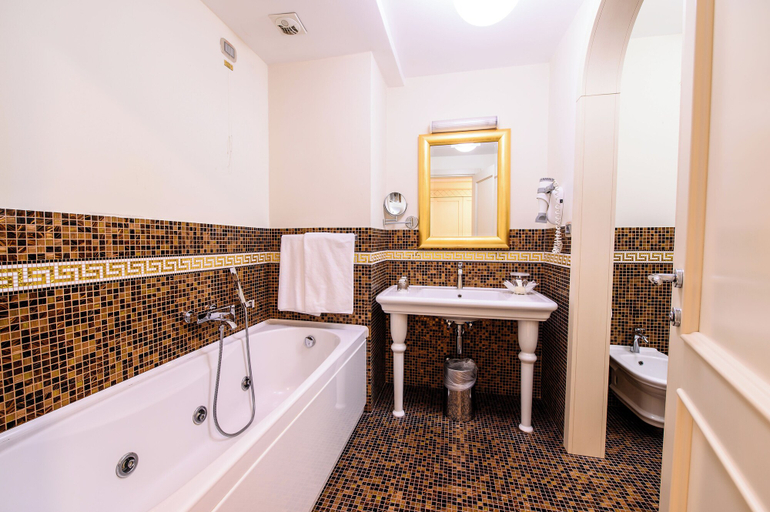 Bathroom 5, Grand Hotel Italia, Cluj-napoca