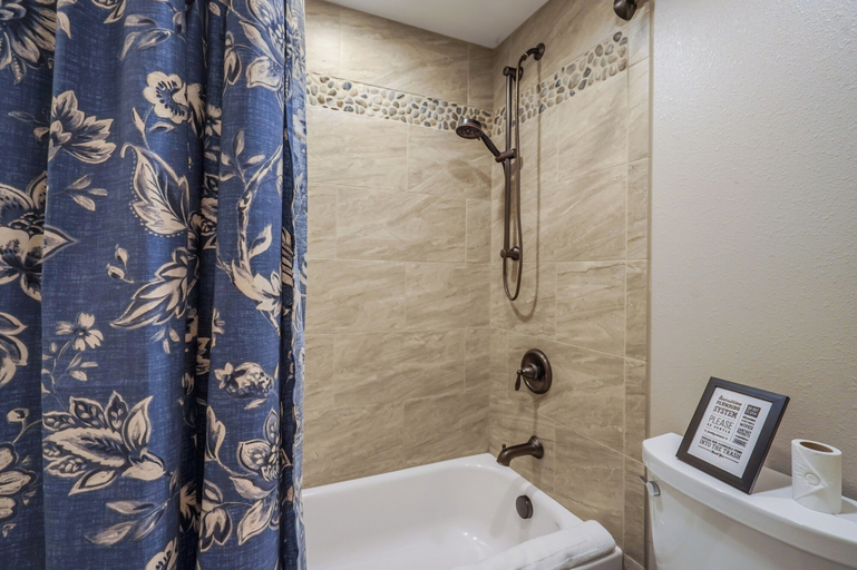 Bathroom 4, Buckskin Hideaway, El Paso