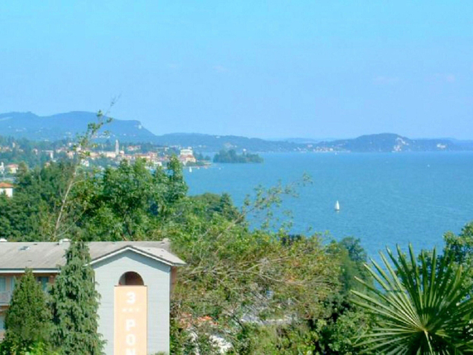 Others 5, Apartment in Residence on Lake Maggiore near Beach, Verbano-Cusio-Ossola